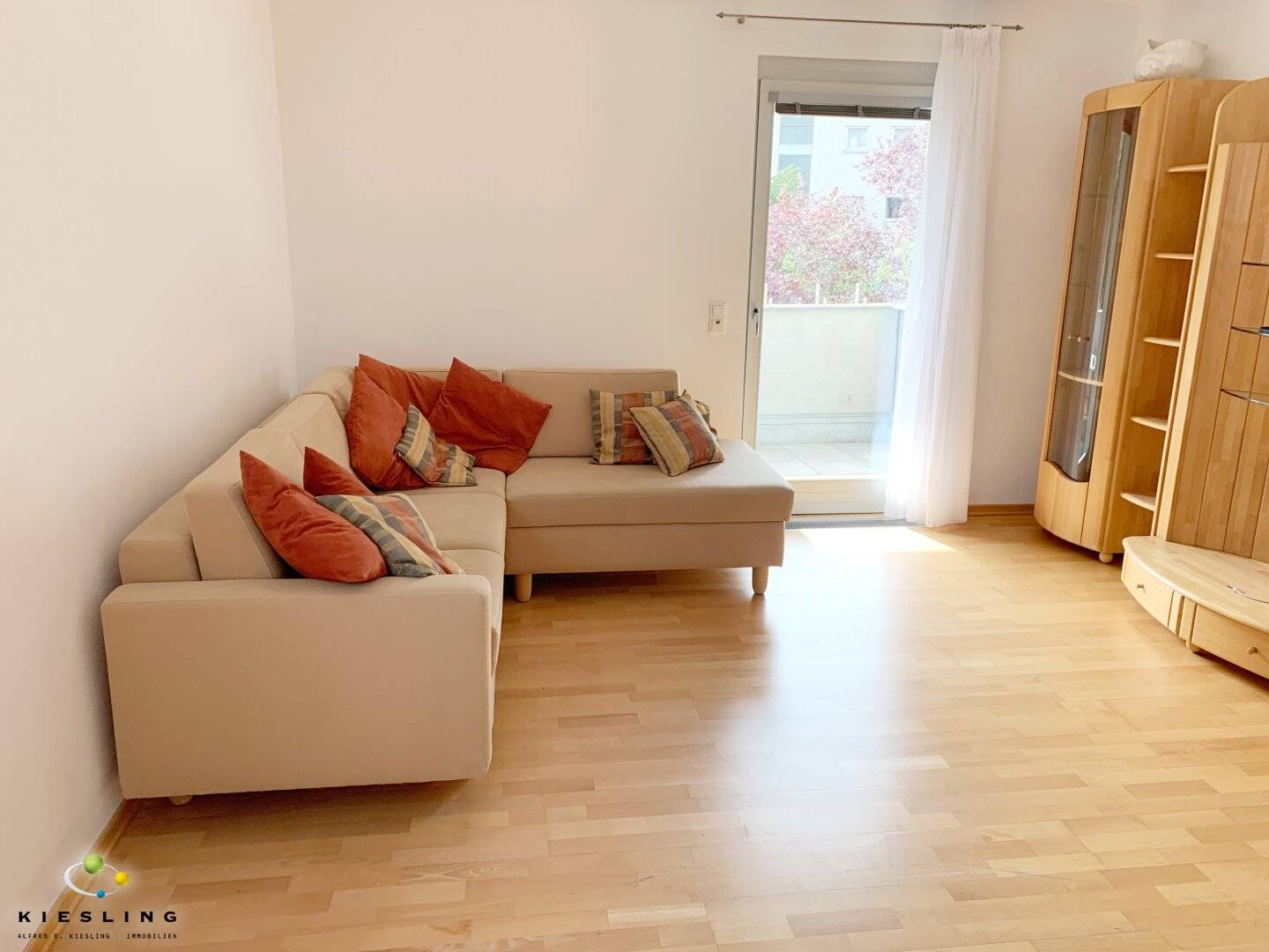 Living in 1230 Vienna: 2-room apartment with loggia, green view and garage parking space