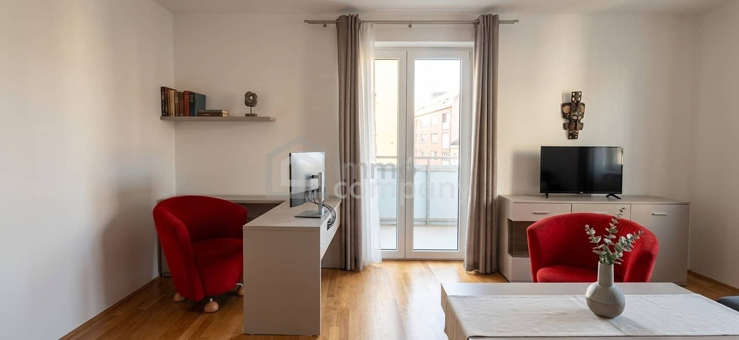 Anspruchsvoll kernsanierte, neuwertige 2-Zi-Balkonwohnung in Ruhelage nahe U6 Niederhofstrasse