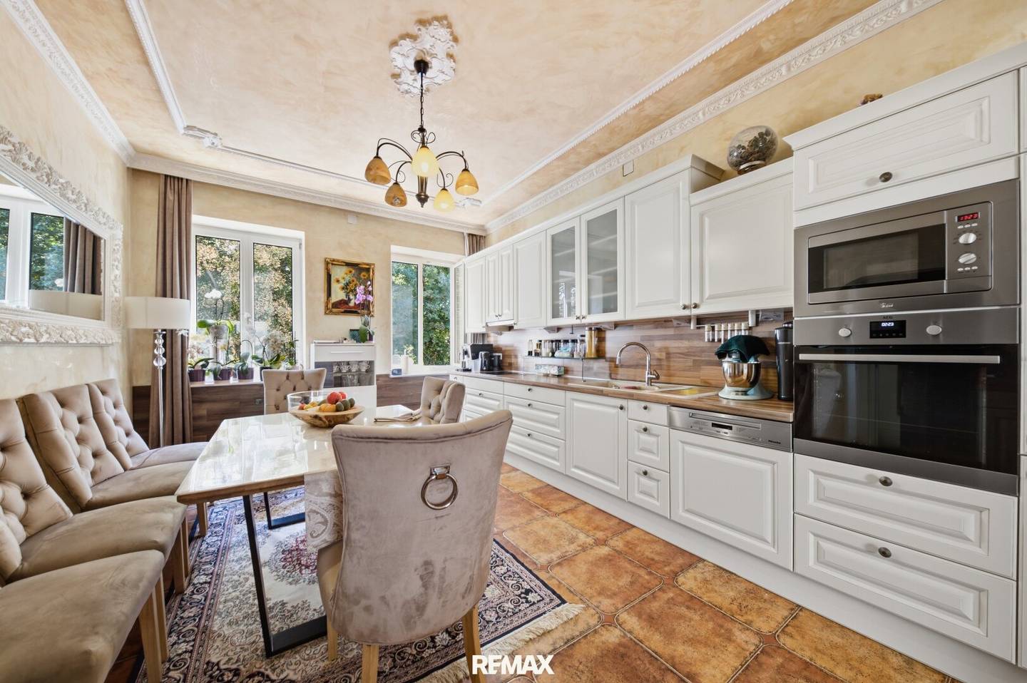 Spacious multi-family house in the Marchfeld: perfect for multi-generational living under one roof near Vienna