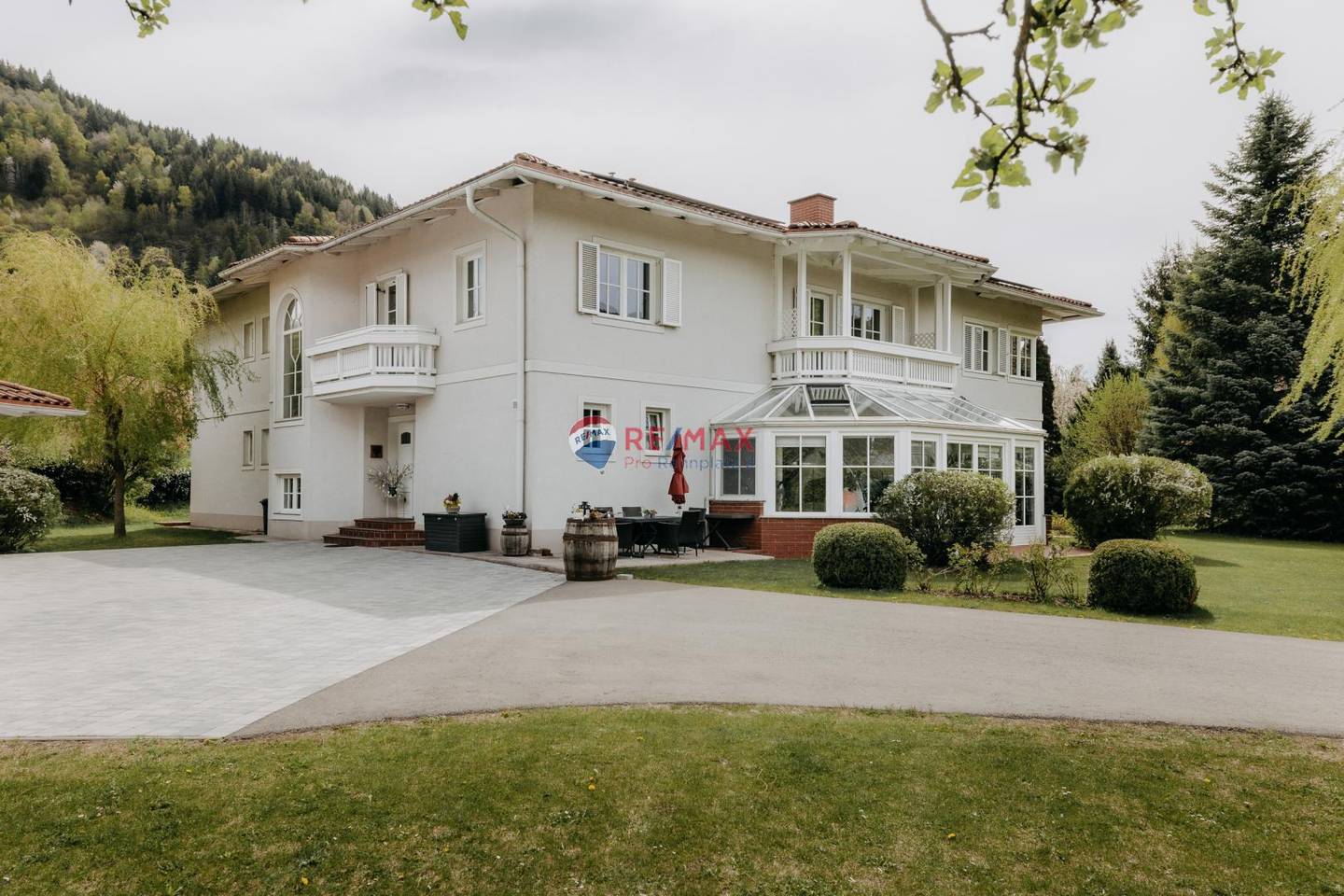 Elegante Wohnung in Landvilla mit Indoorpool