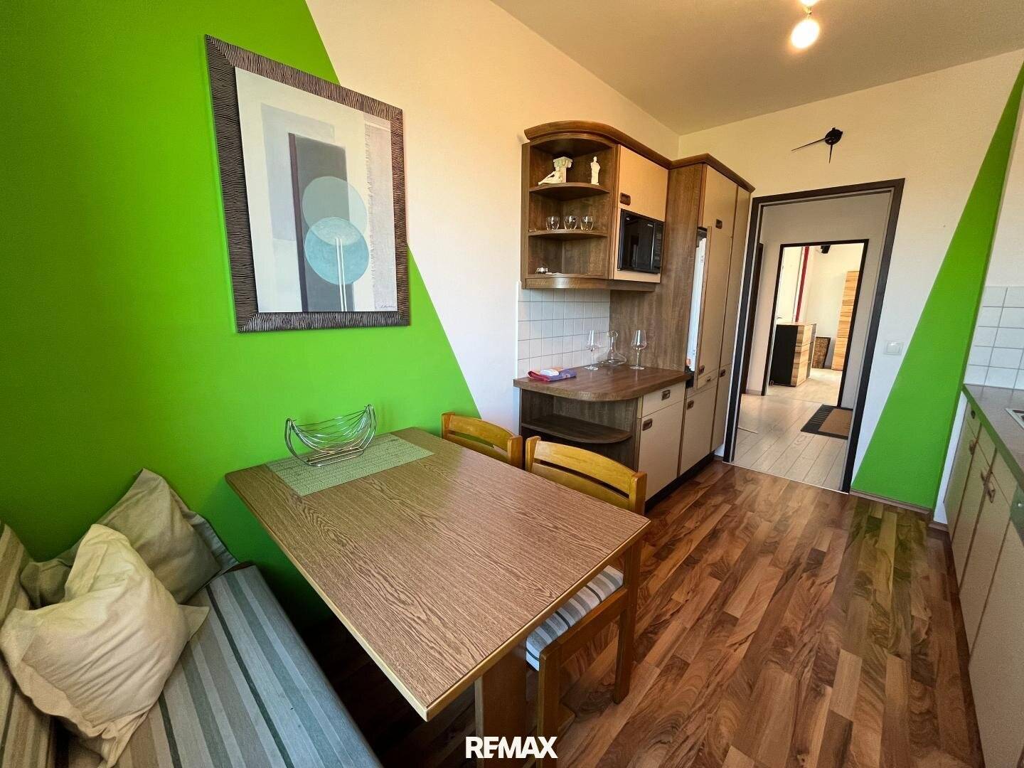 Spacious 3-room apartment with loggia in central location