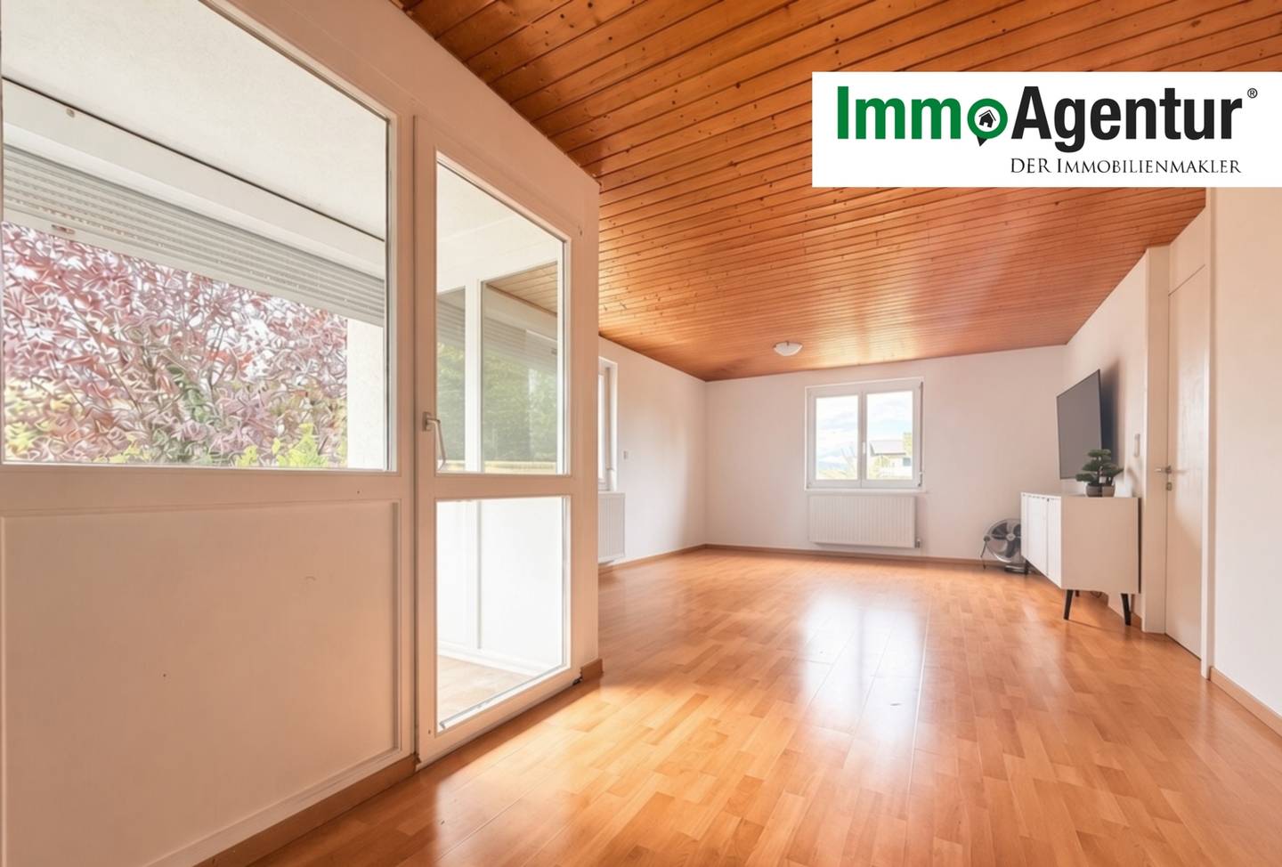 Ruhige Wohnung mit geschützter Loggia und Garage