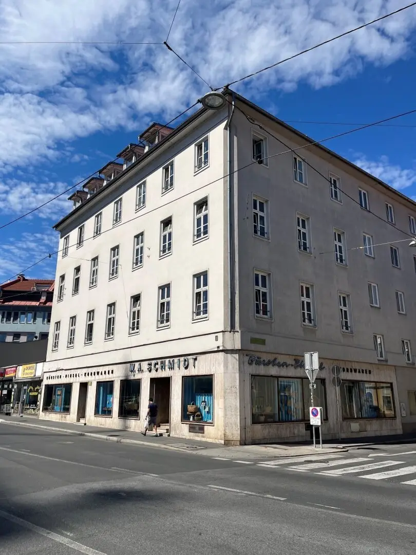Graz-Zentrum: Wertbeständige Zukunftsvorsorge: Perfekt geschnittene 2-Zimmer-Wohnung! 3.OG Top 15 Bj 1841