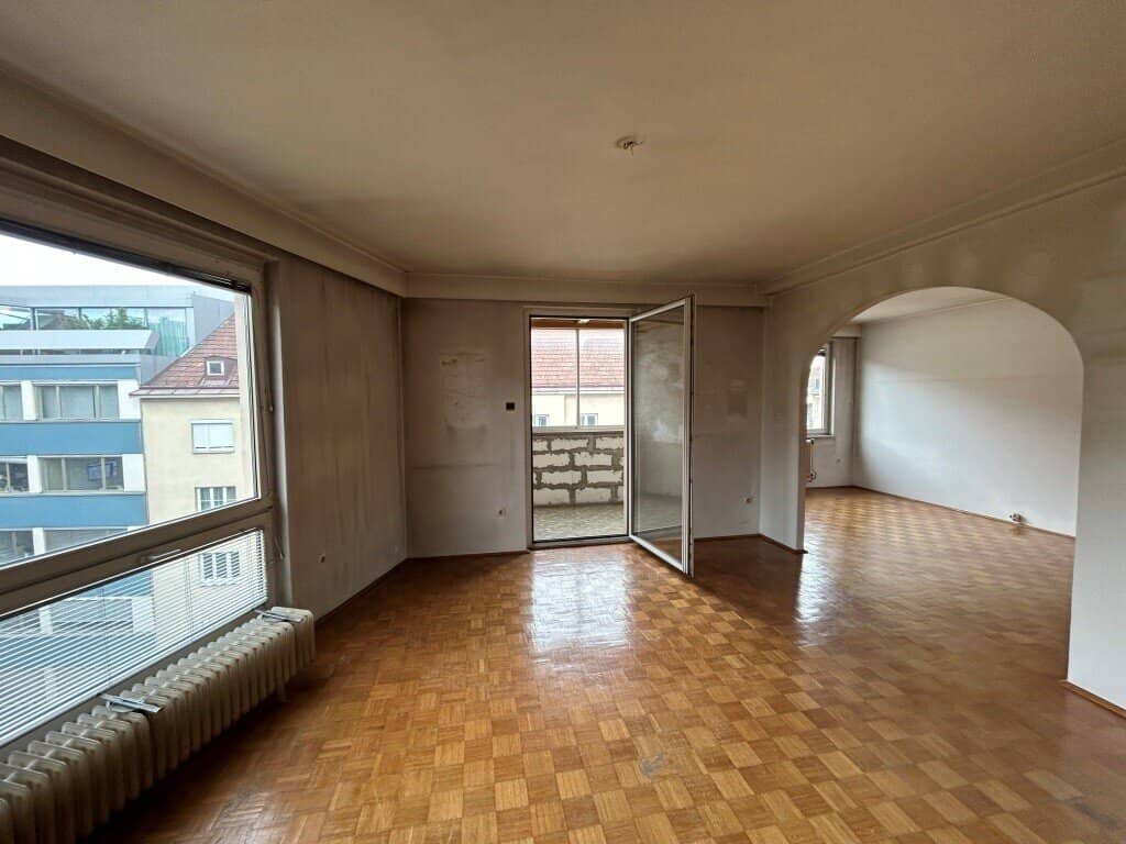 Apartment with loggia on the 6th floor with elevator near Vienna city centre