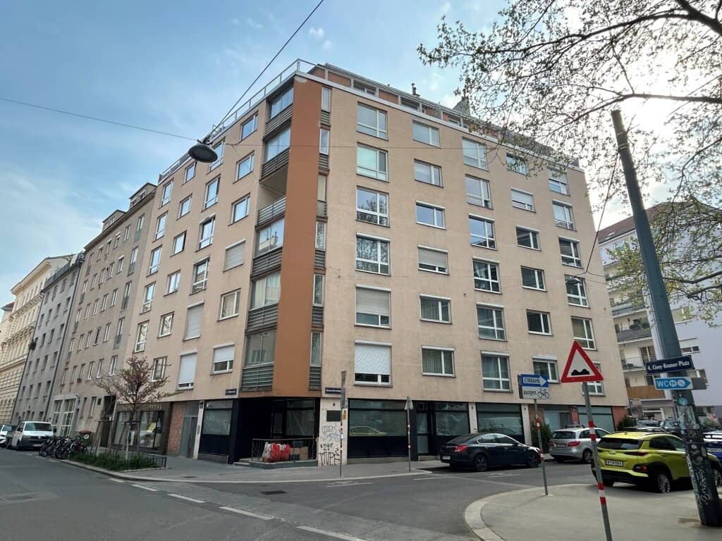 Apartment with loggia on the 6th floor with elevator near Vienna city centre