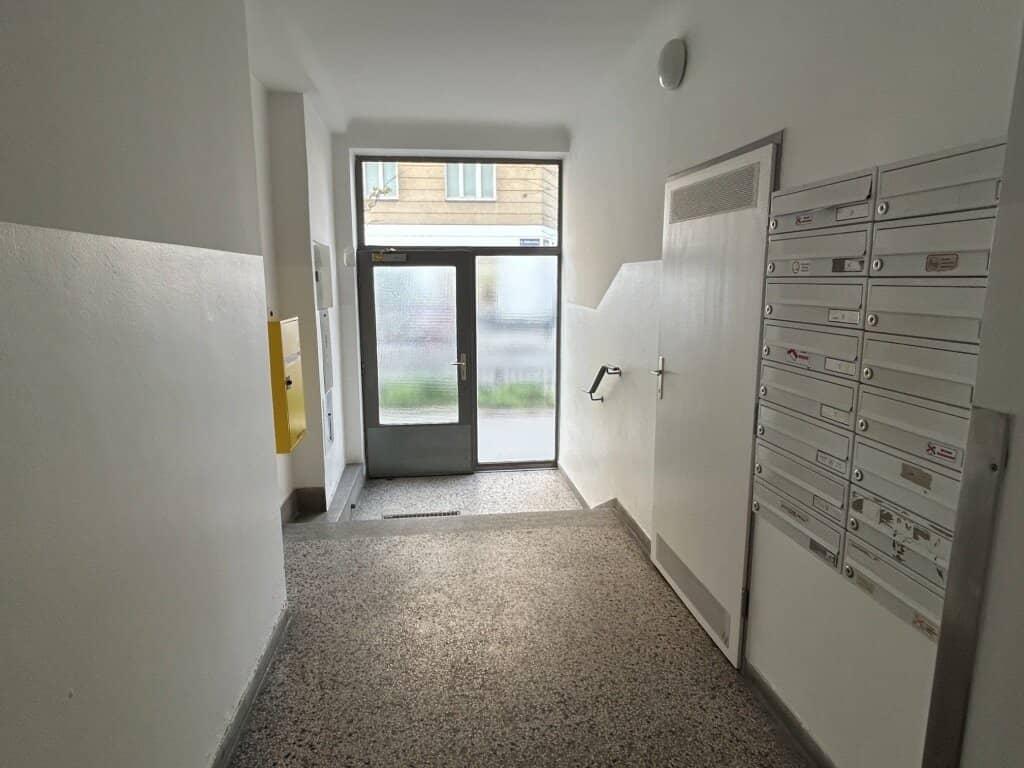 Apartment with loggia on the 6th floor with elevator near Vienna city centre