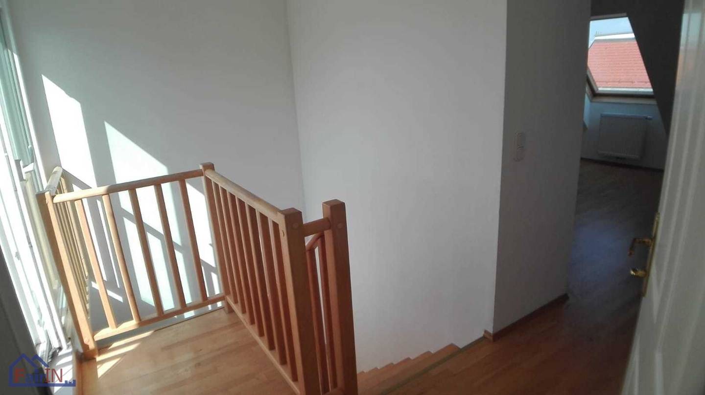 Like-new 3-room maisonette with terrace available for rent immediately
