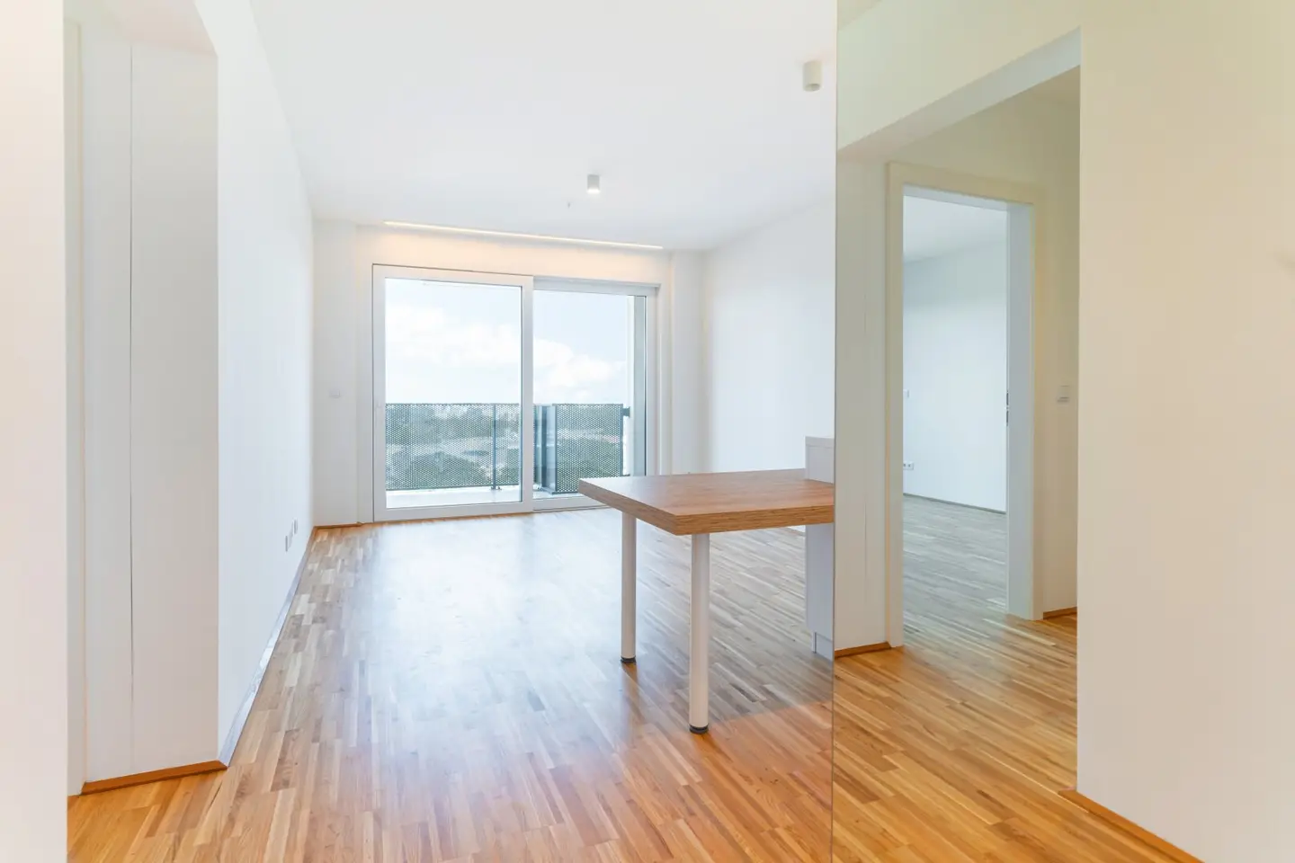 Moderne 2-Zimmer-Wohnung mit Weitblick-Balkon bei U1 Oberlaa!