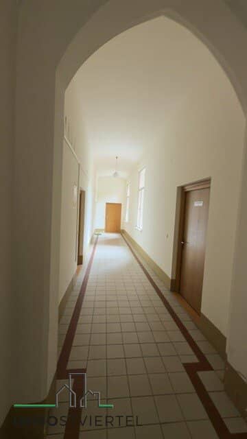 Rented condominium in historic building in Vienna!