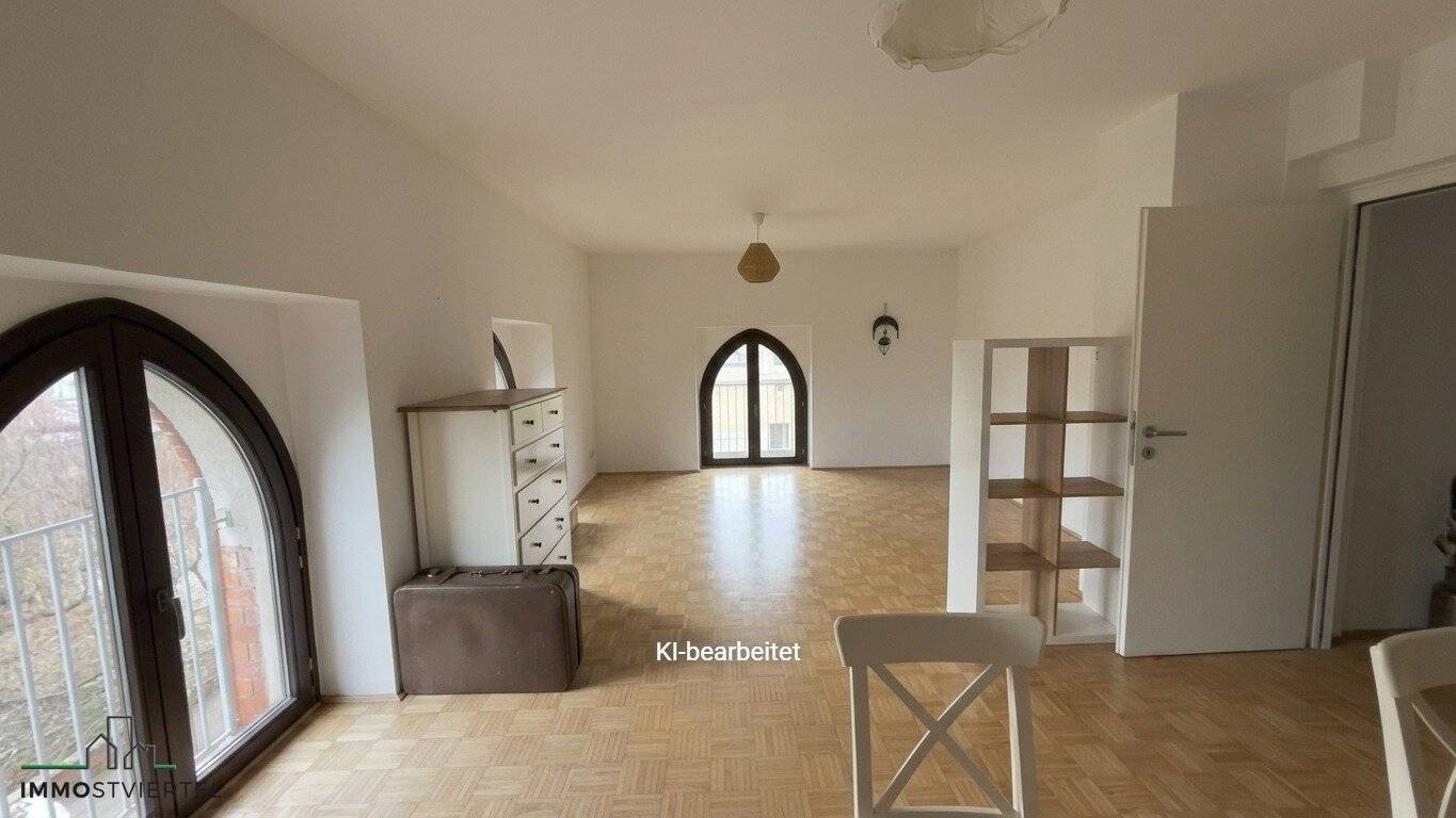 Rented condominium in historic building in Vienna!
