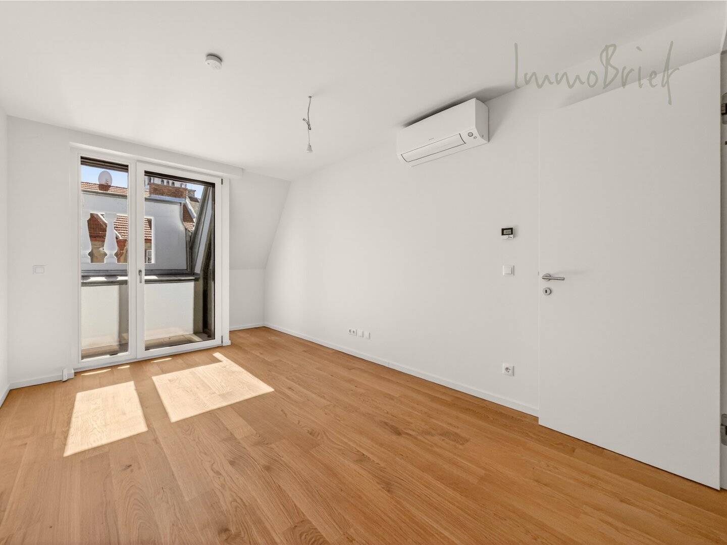 Provisionsfreie, traumhafte Dachgeschosswohnung mit umfangreicher Ausstattung - Nähe Kutschkermarkt