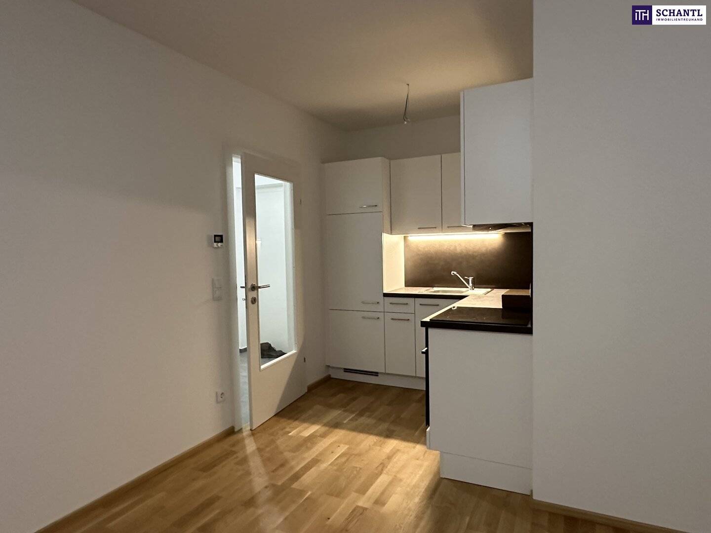 Move in and Feel at Home: Dream 2-room apartment with sunny balcony, upscale joiner kitchen and underground parking space – First occupancy in top location