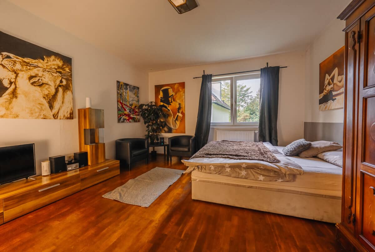 Central apartment investment with six compact units