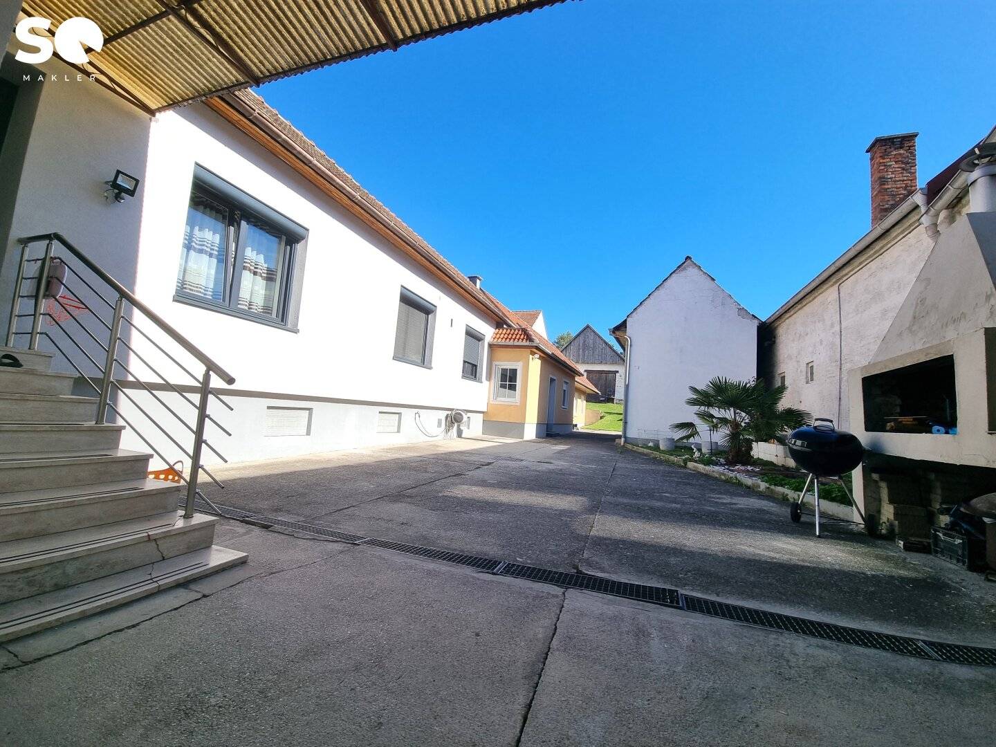 SQ - MARZ: VERSATILE PROPERTY WITH 2 RESIDENTIAL UNITS AND LARGE PLOT