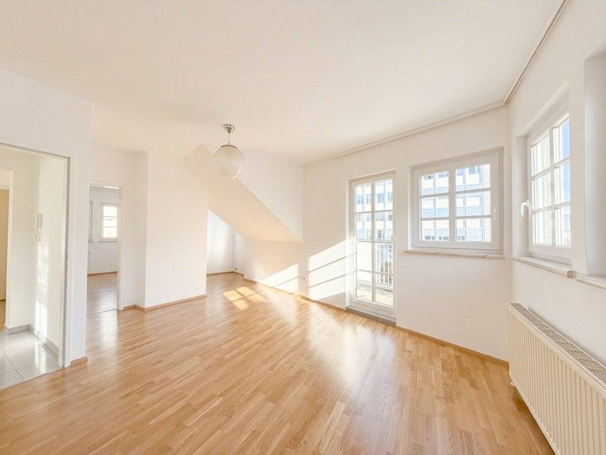 Beautiful attic apartment with small terrace near Donaulände for rent