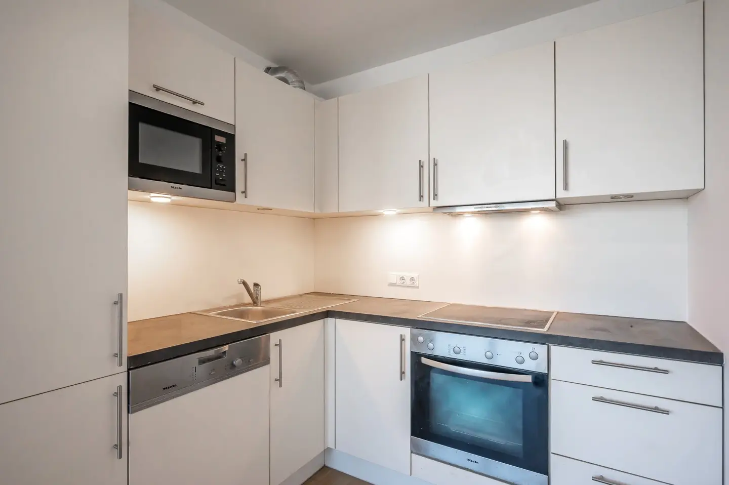 Commission-free prime location in the 9th district 2-room new build apartment with balcony