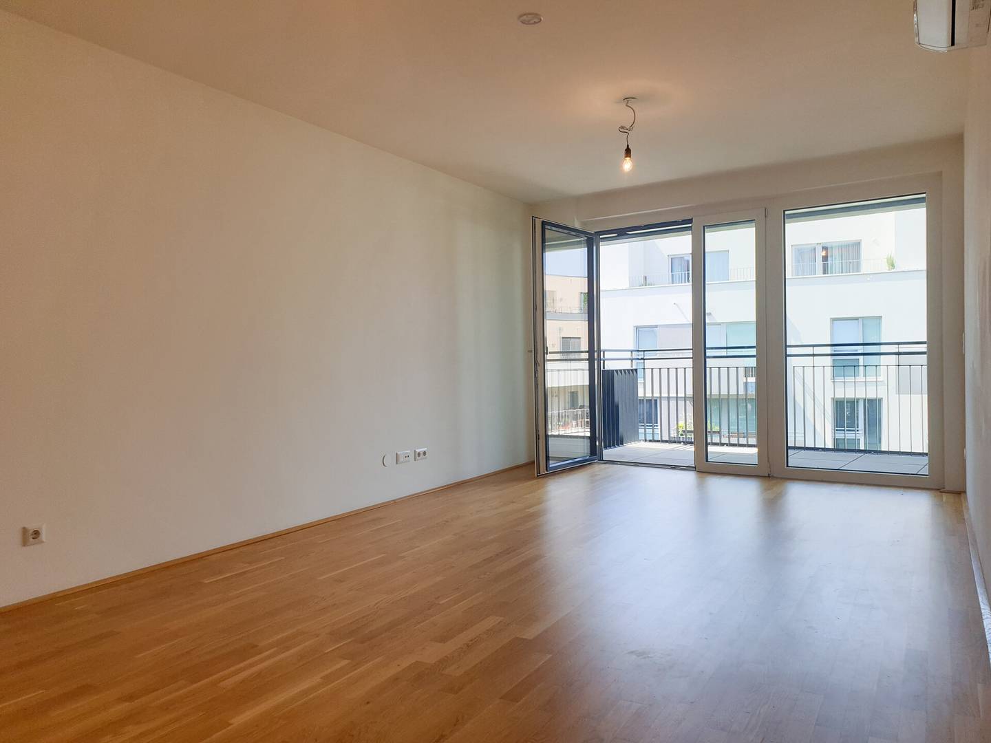 Helle Wohnung near Prater and Donaukanal with balcony