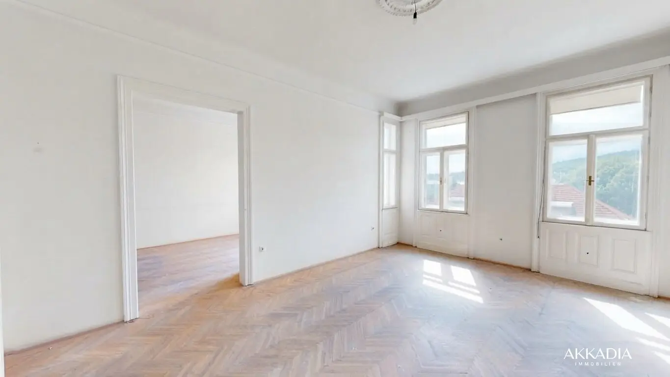 Stilvoller Altbau mit Potenzial und wunderschönem Gemeinschaftsgarten