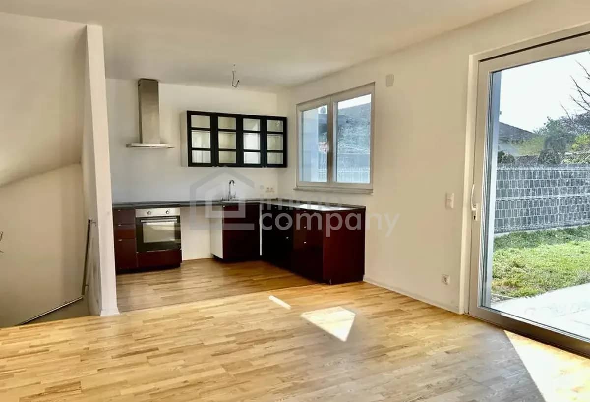 Modern 4-room terraced house in Strasshof – 98 m² living + 52 m² heated cellar
