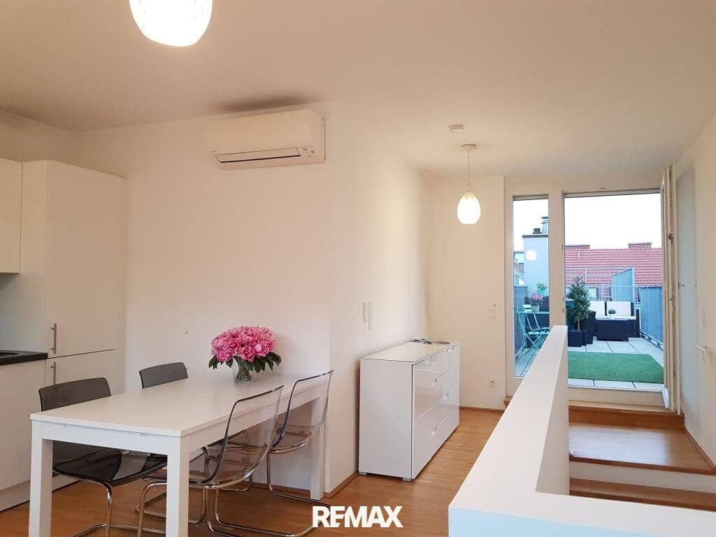 Furnished 2-room attic apartment with terrace near U1 Kagran