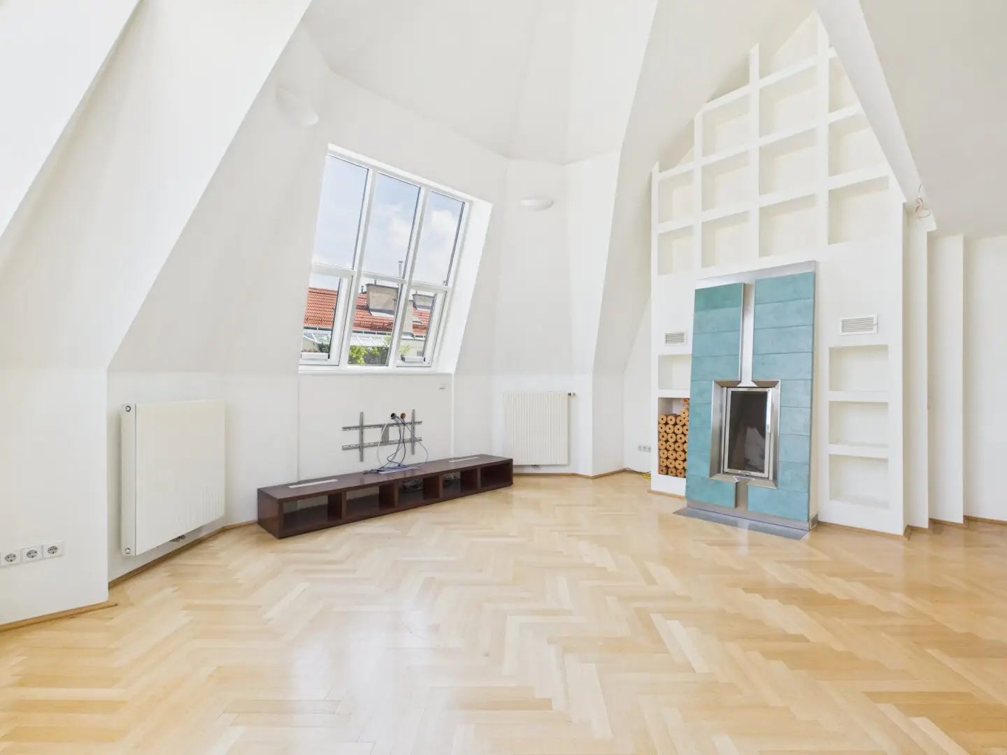 Außergewöhnliche 4-Zimmer-Dachgeschoss-Maisonette mit Terrasse und Kamin in 1040 Wien