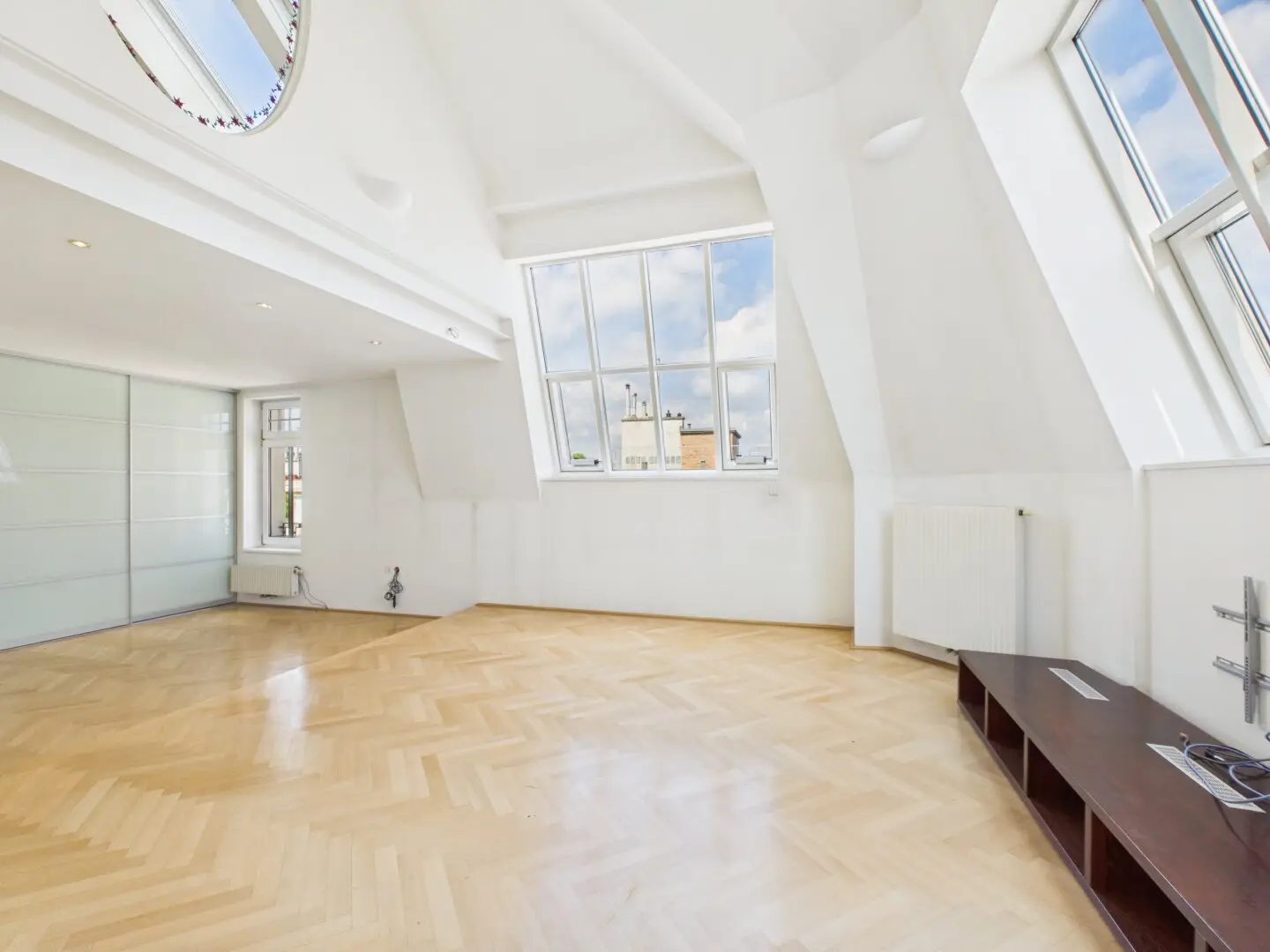 Außergewöhnliche 4-Zimmer-Dachgeschoss-Maisonette mit Terrasse und Kamin in 1040 Wien