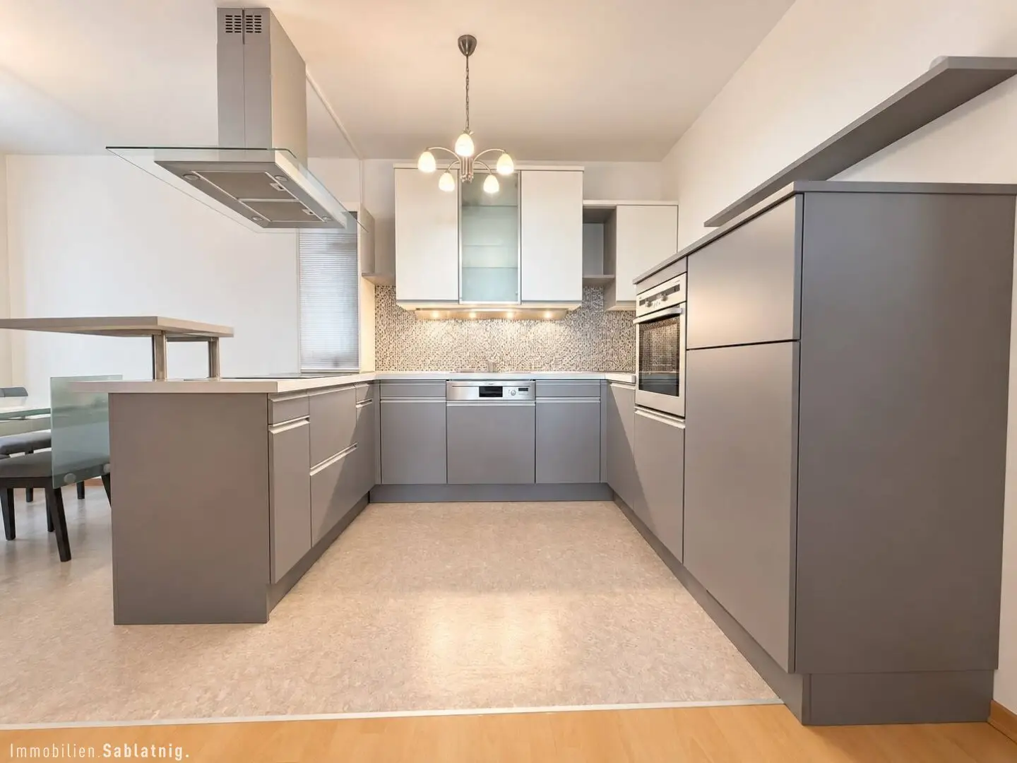 GEPFLEGTE 3-Zi-EG-WOHNUNG in Gänserndorf! Terrasse, Garage & Einbauküche!