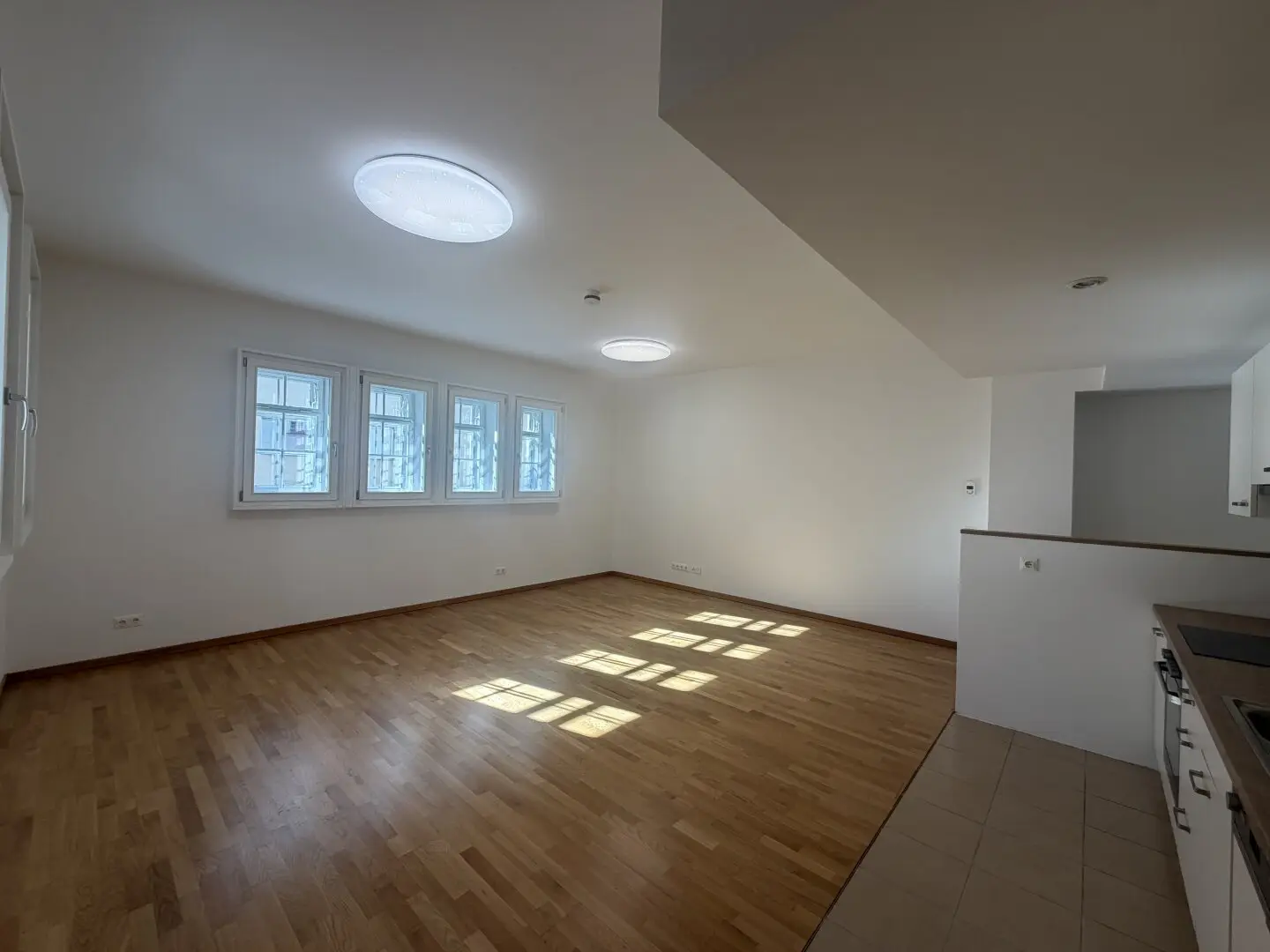Atemberaubende 3- Zimmer- Dachgeschosswohnung | unbefristet | mit Terrasse