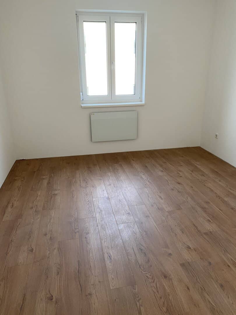Rental apartment with balcony including complete kitchen and parking space