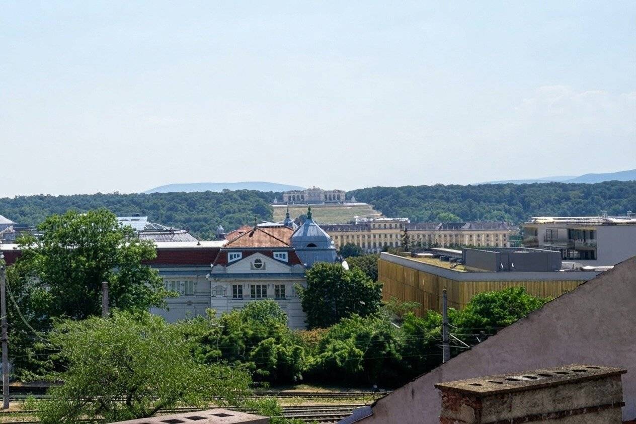 Stadtwohnung mit besonderem Ausblick – 94 m² Maisonette mit Gloriette-Blick