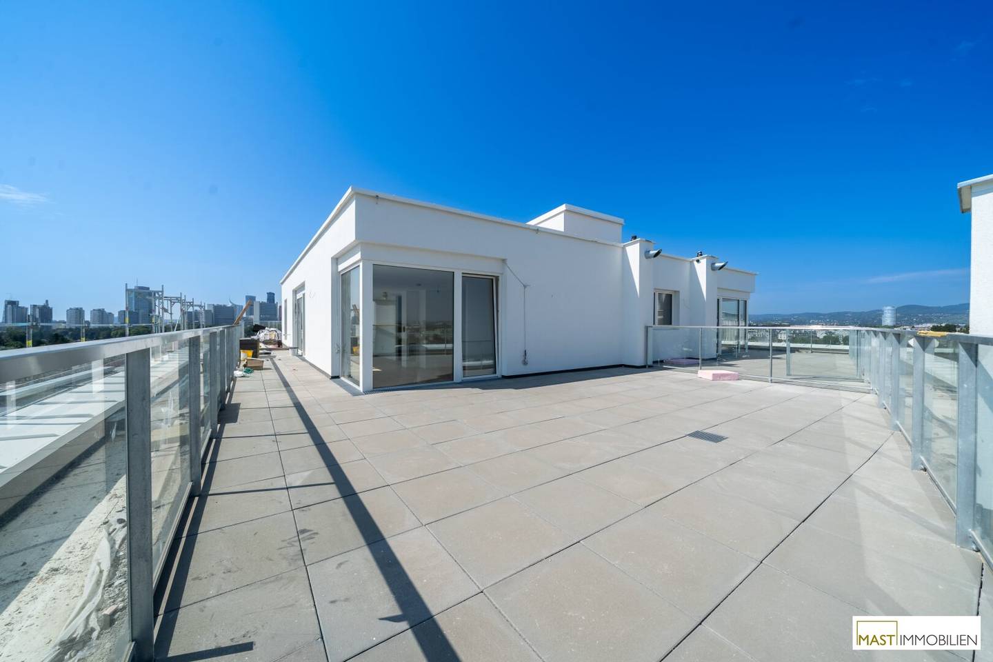 Attic apartment with roof terrace near the Danube