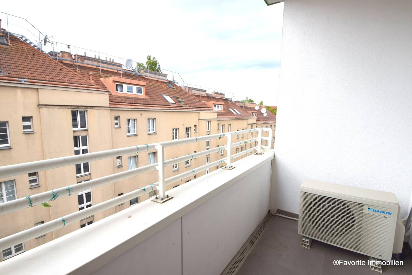 Modern 3-room apartment with loggia and car parking space on the 5th floor 75 m² in 1050 Wien