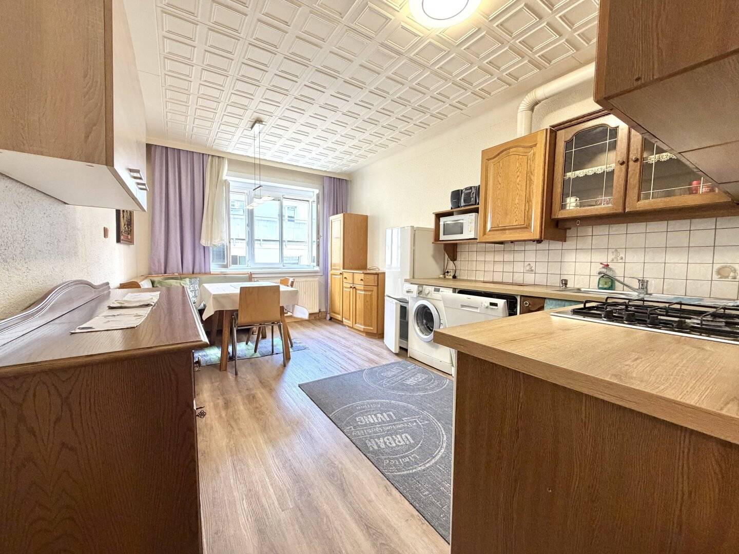 Furnished 2.5-room apartment with a shared terrace in central location – U4 Margaretengürtel