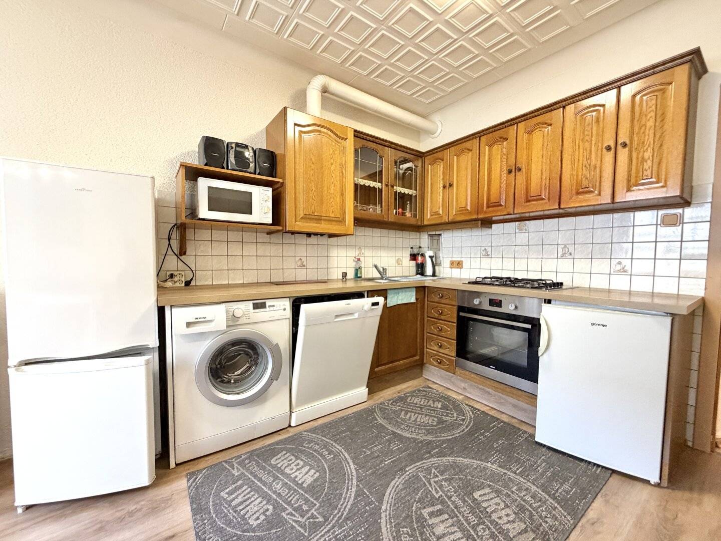 Furnished 2.5-room apartment with a shared terrace in central location – U4 Margaretengürtel