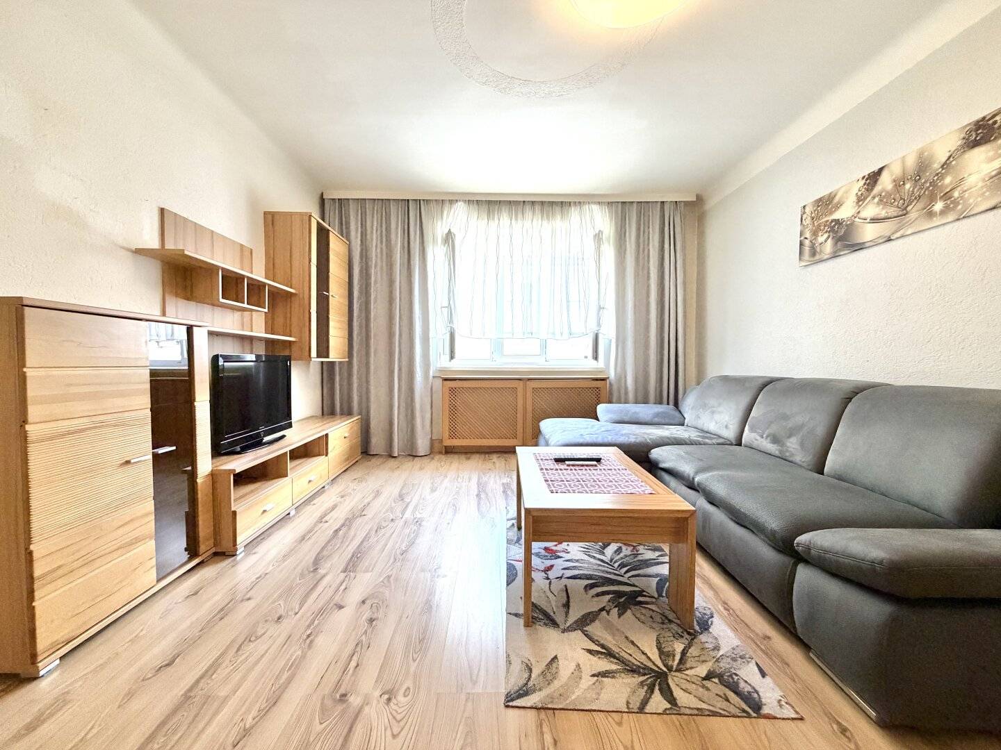 Furnished 2.5-room apartment with a shared terrace in central location – U4 Margaretengürtel