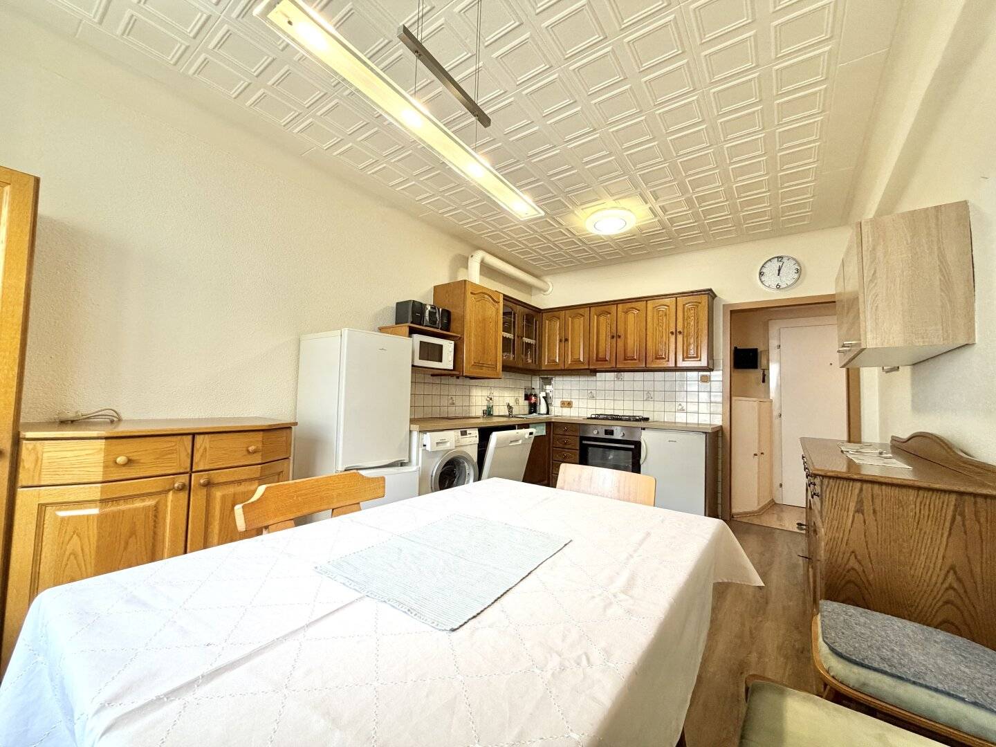 Furnished 2.5-room apartment with a shared terrace in central location – U4 Margaretengürtel