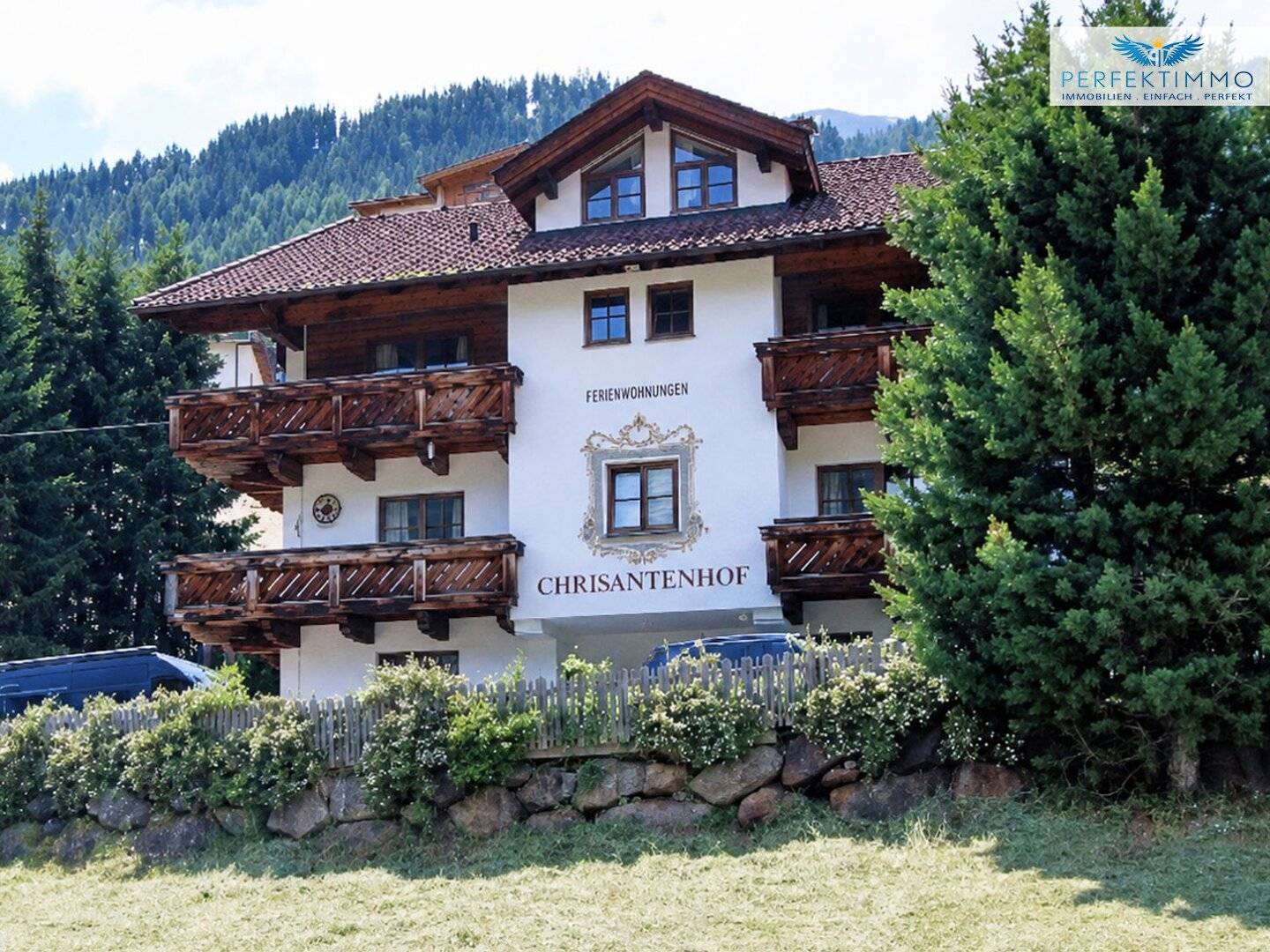 Alpines Wohn- und Apartmenthaus in exklusiver Pistenlage