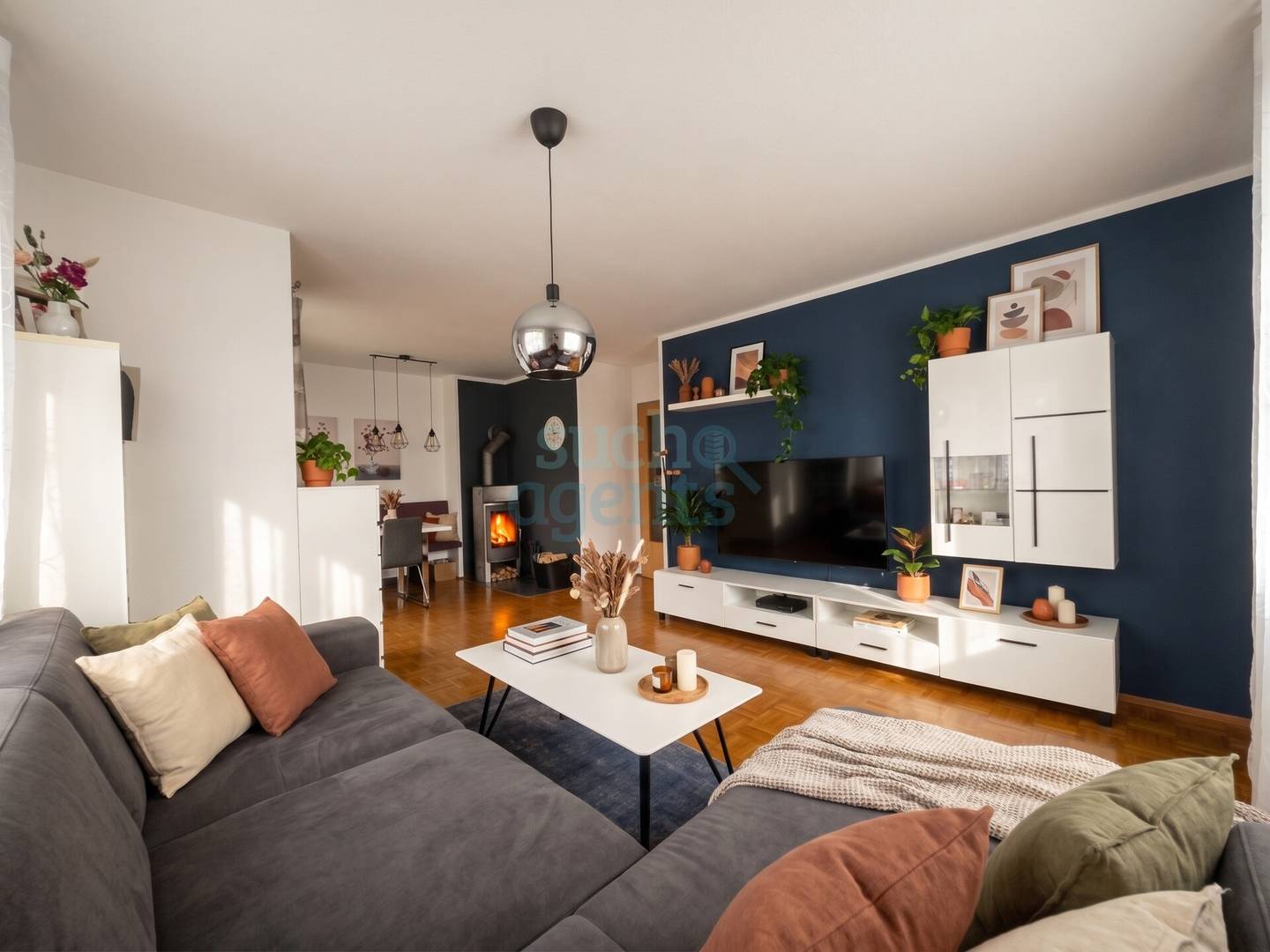 Wohnung mit Kamin und sonnigem Südbalkon