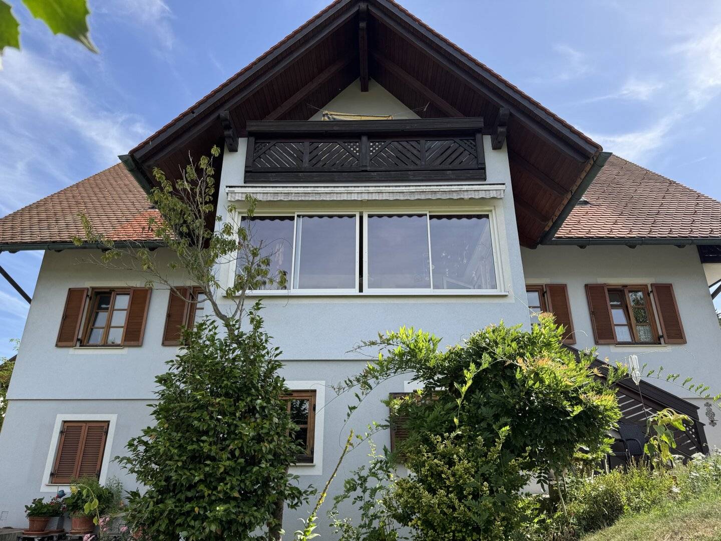 Garden dream - a residential house perfect for a large family - many rooms - huge garden with fruit trees and garden house - double garage and wine cellar