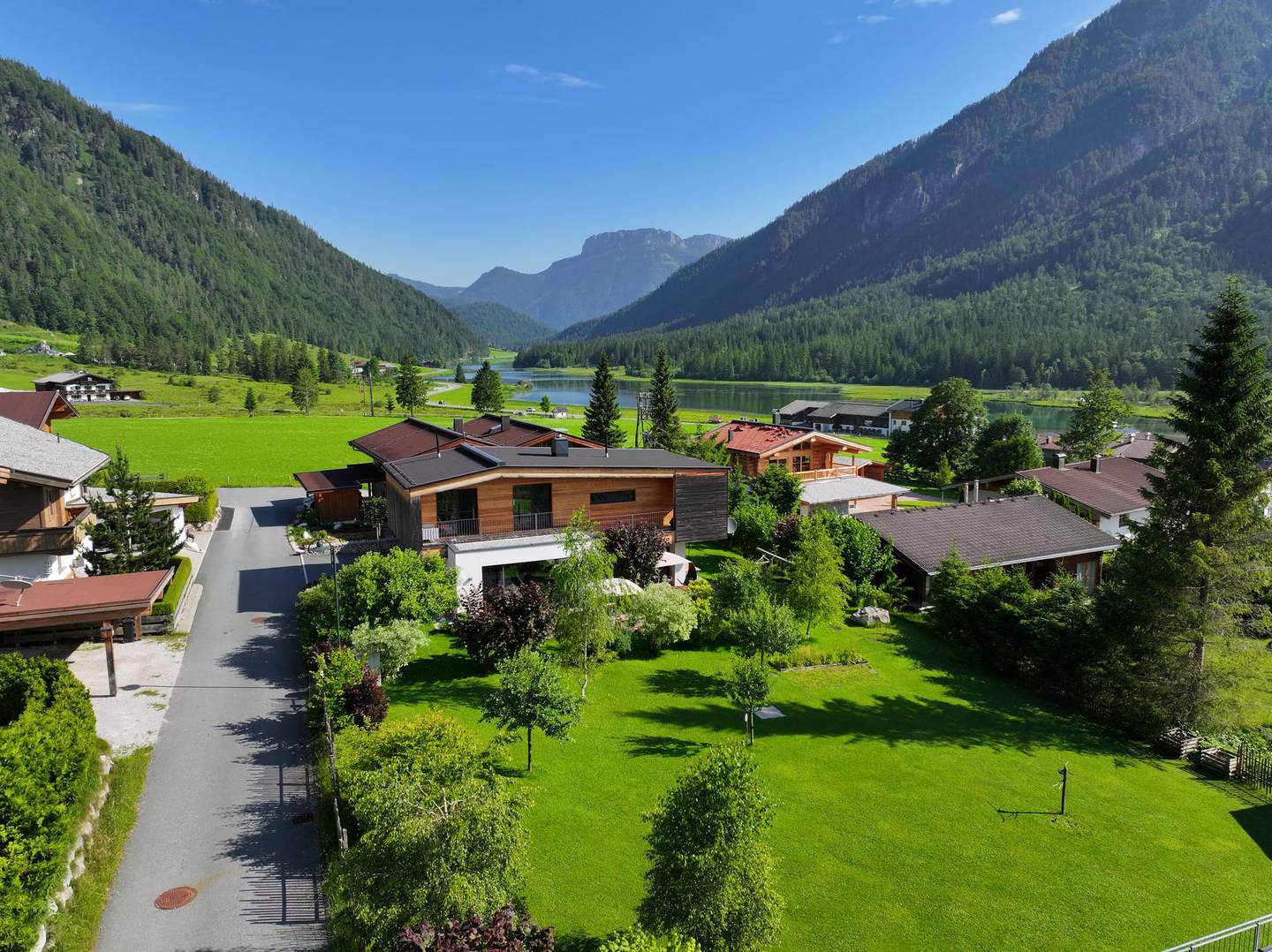 Tranquil family apartment near Pillersee with private garden
