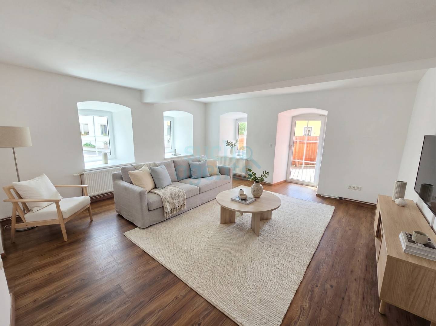 Renovierte Wohnung mit Terrasse und Garage