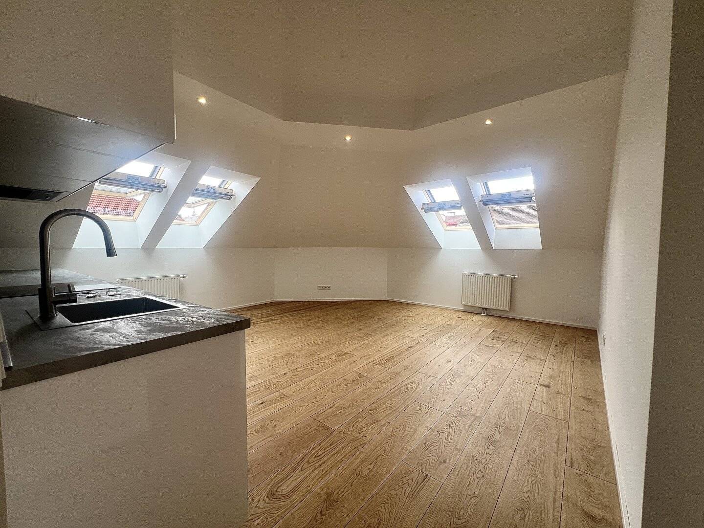 Exklusive Dachgeschosswohnung in attraktiver Lage !!!