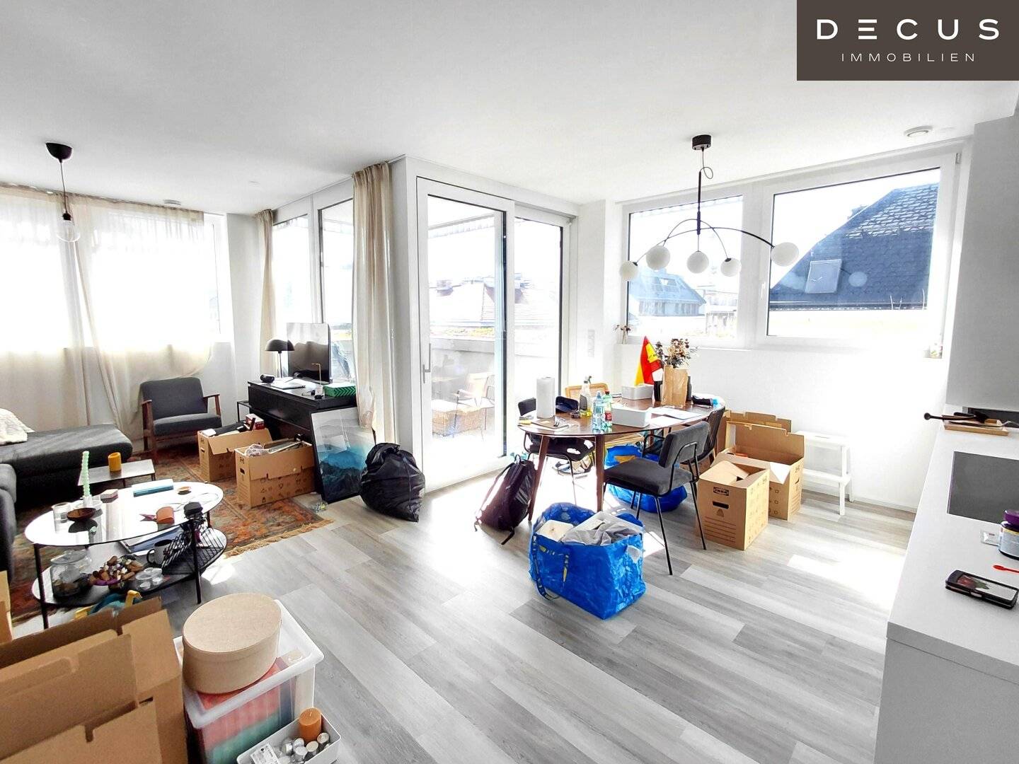 2 ROOM APARTMENT WITH OUTDOOR AREA PRIME LOCATION OCCUPANCY OCTOBER QUIET LOCATION