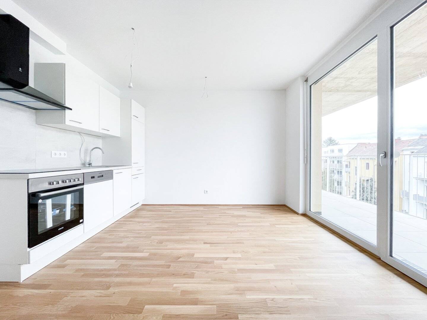 Near-centre 2-room apartment with large balcony facing the green courtyard
