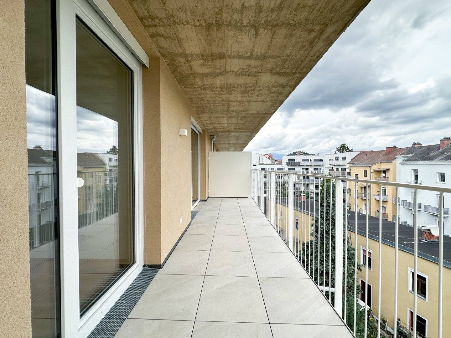 Near-centre 2-room apartment with large balcony facing the green courtyard
