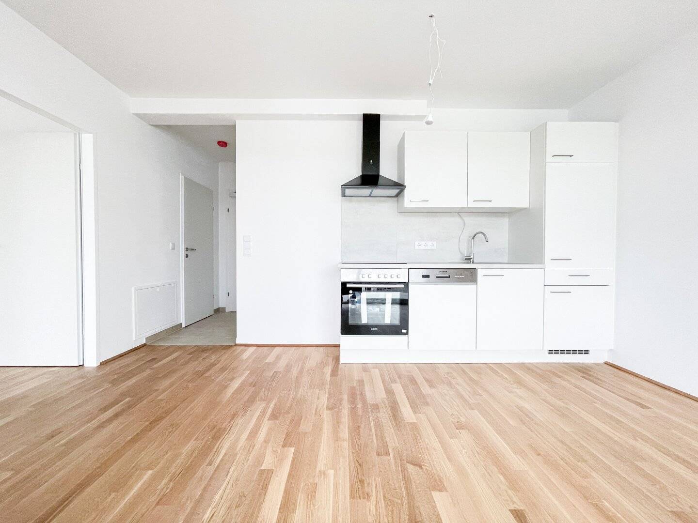 Near-centre 2-room apartment with large balcony facing the green courtyard