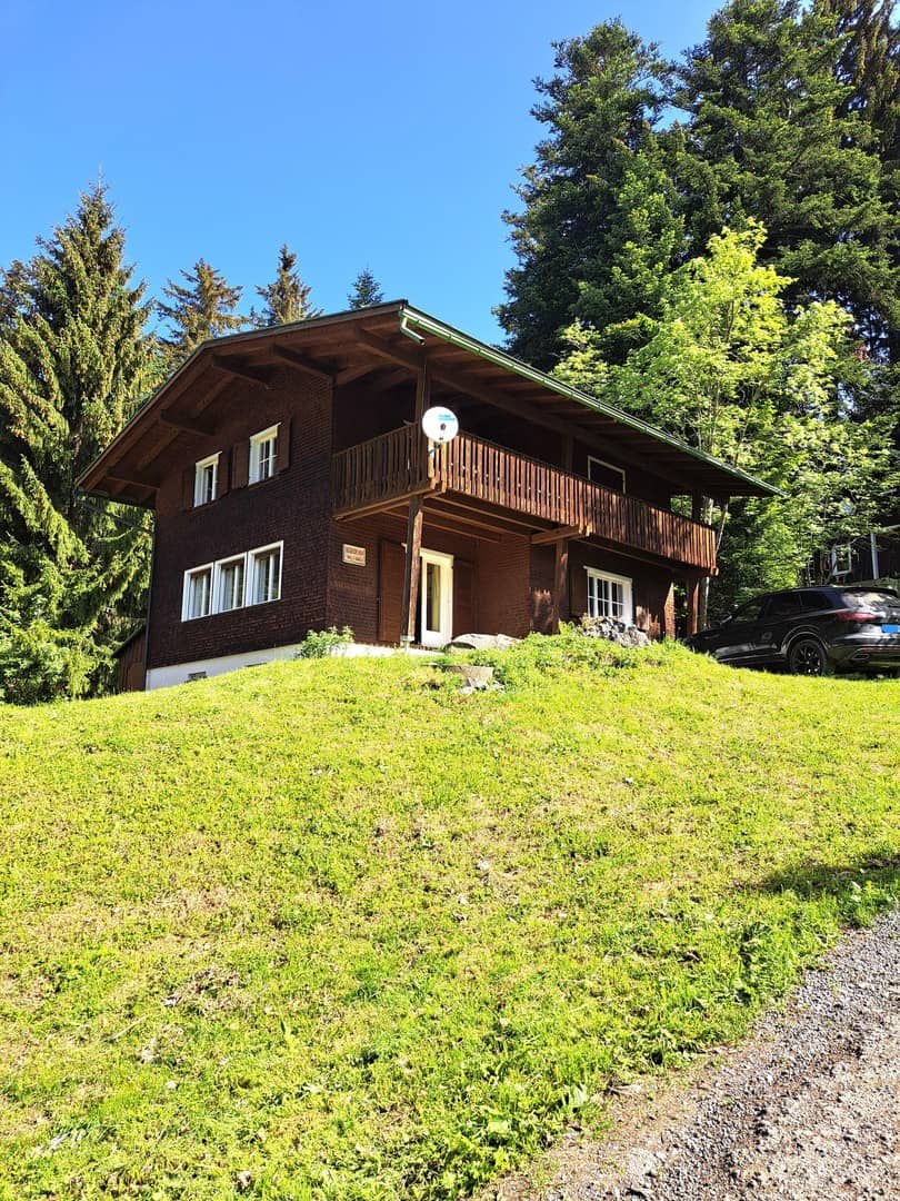 Ruhige Ferienwohnung am Bödele mit Garten und Kamin