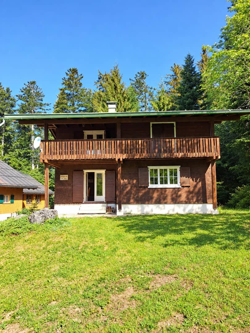 Ruhige Ferienwohnung am Bödele mit Garten und Kamin