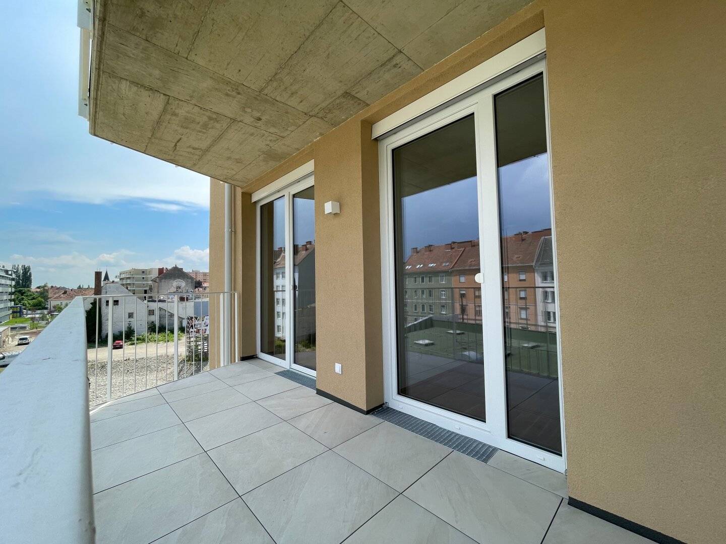 Modern 2-room apartment with courtyard balcony near Augarten