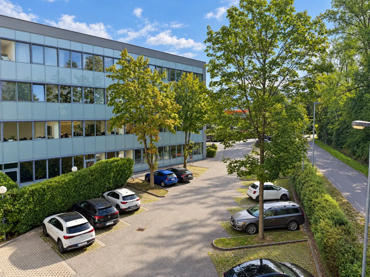 Representative office floor in central Linz location, approx. 694 m², flexibly designable, expandable